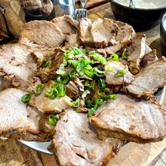 A picture of Japanese chashu pork with low fat.