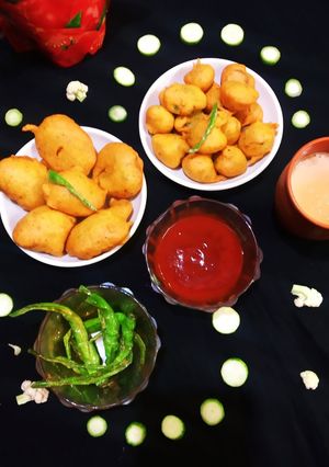 गिलकी आलू पकौड़े (gilki aloo pakode recipe in hindi) रेसिपी मुख्य फोटो