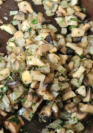 Una foto de Champiñones preparados para quesadillas u omelette