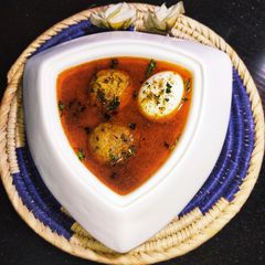 A picture of Green Masala Chicken Meatballs With Boiled Eggs.