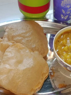 தாபா ஸ்டைல் பூரி (Thaaba style poori recipe in tamil) செய்முறை முக்கிய புகைப்படம்