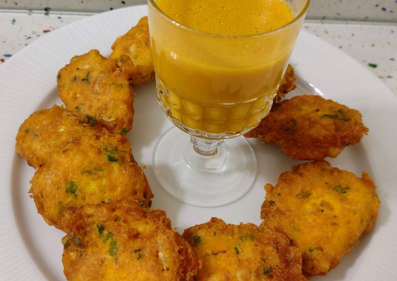 Tortillitas de camarones y crema de calabaza