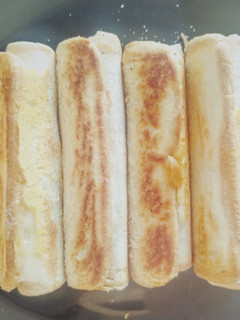 Una foto de Rollitos de queso con pan de molde