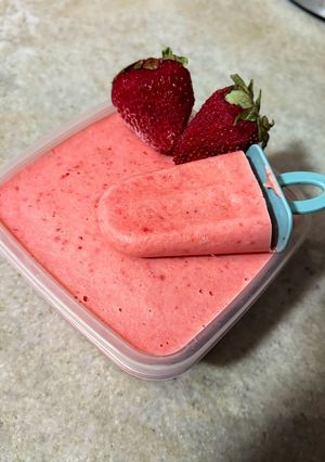 Una foto de 🍧🍧Helado casero de frutilla y durazno 🍑 🍓