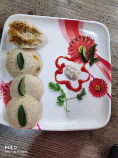 ओट्स पनीर स्टफ्ड इडली (Oats paneer stuffed idli recipe in Hindi) रेसिपी मुख्य फोटो