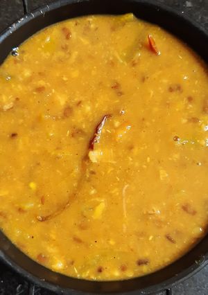 A picture of Sunehri dal (combo of black gram split and Bengal gram split).