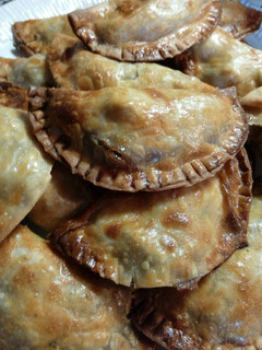 Una foto de Empanadillas al horno de setas y gambas
