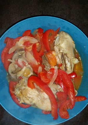 Una foto de Pollo al chilindrón