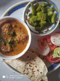 लौकी के कोफ्ते की सब्जी (Lauki ke kofte ki sabzi recipe in Hindi) रेसिपी मुख्य फोटो