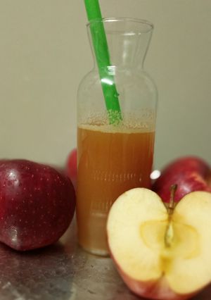 عکسی از دستور آب سیب طبیعی 🍎
