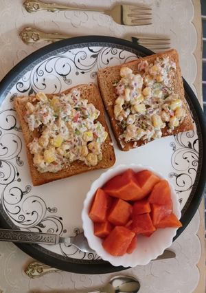 A picture of Bread sandwich and ripe papaya.