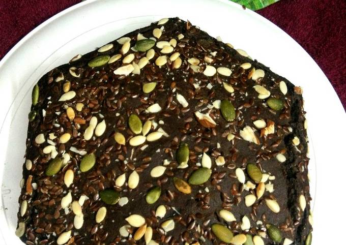 Protein seeds and nuts cake