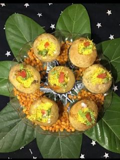 ગોલગપ્પા પાપડી ચાટ (Golgappa Papdi Chaat Recipe In Gujarati) રેસીપી મુખ્ય ફોટો