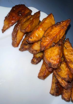A picture of Potato wedges.