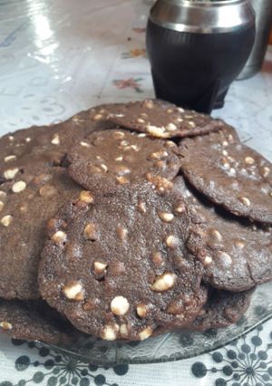 Una foto de Galletitas de chocolate c/ chips de choco blanco