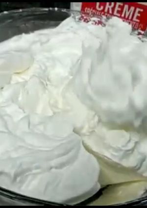 A picture of Whipped cream.
