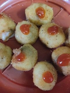 பிரட் சீஸ் பீஸ் பால் (Bread Cheese Peas Ball Recipe in tamil) செய்முறை முக்கிய புகைப்படம்