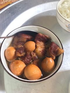 Hình của món Thịt kho tàu trứng cút.