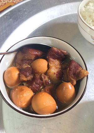 Hình của món Thịt kho tàu trứng cút.