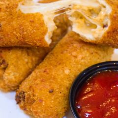 A picture of Alfredo Bread Rolls.