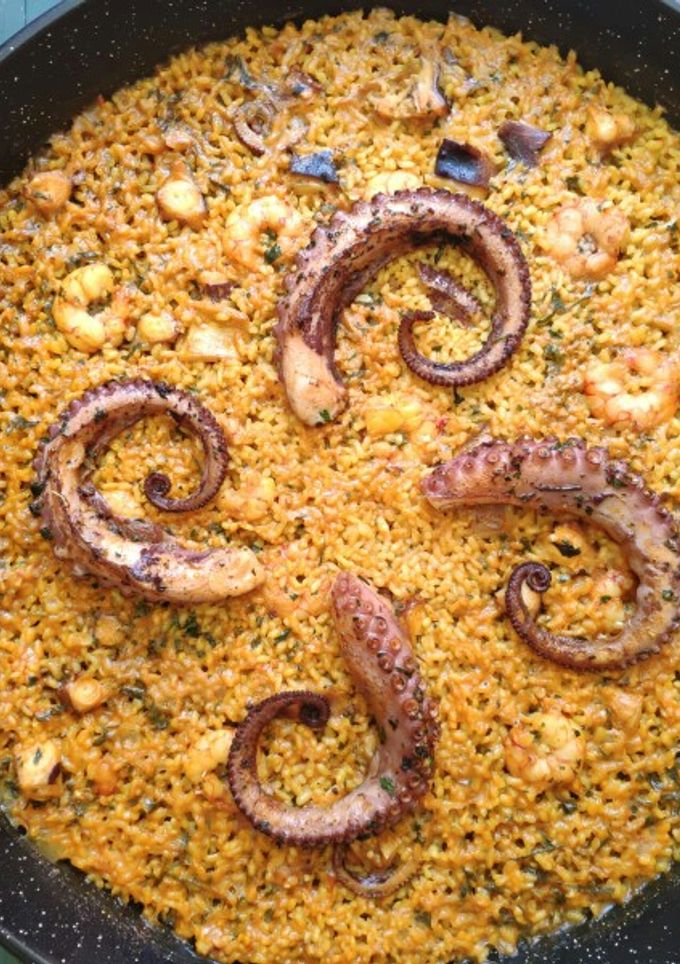 Una foto de Arroz de pulpo y gambón