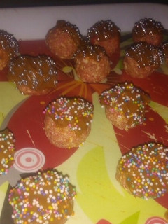 Una foto de Bolitas de galletita de maizena a mano