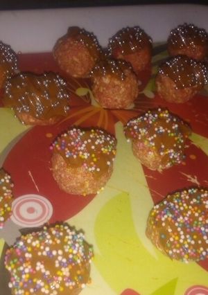 Una foto de Bolitas de galletita de maizena a mano