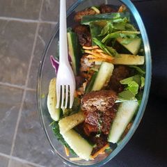 A picture of Meatballs salad.