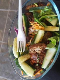 A picture of Meatballs salad.