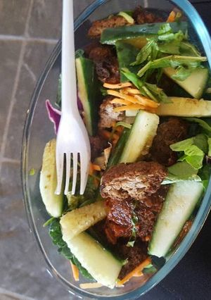A picture of Meatballs salad.