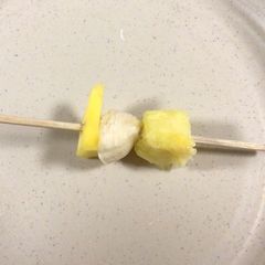 A picture of Fruit kabobs.