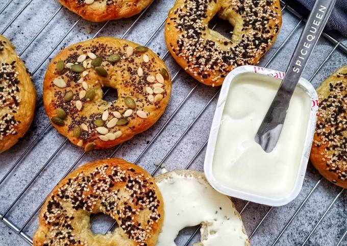 Easiest Way to Prepare Speedy ન્યૂયોર્ક સ્ટાઇલ બેગલ્સ (Newyork style bagels recipe in Gujarati