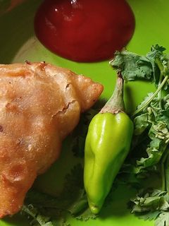समोसा (samosa recipe in marathi) रेसिपी चे मुख्य फोटो