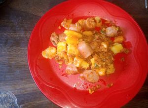 Una foto de Salchichas, chorizo y papas