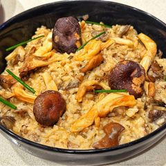A picture of Mushroom risotto.