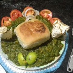 A picture of Hariyali pavbhaji.