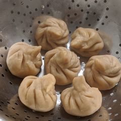 A picture of Healthy wheat chicken momos.