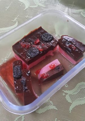 Foto resep Pudding 2 Lapis Pink Coklat Saus Strawberry