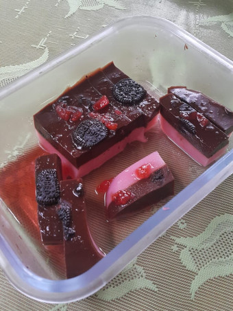 Resep Pudding 2 Lapis Pink Coklat Saus Strawberry Yang Sempurna