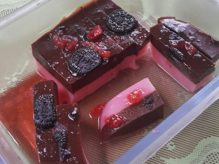 Resep Pudding 2 Lapis Pink Coklat Saus Strawberry Yang Sempurna