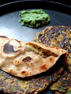 રાજસ્થાની બેડા પૂરી (Rajasthani Beda Puri Recipe In Gujarati) રેસીપી મુખ્ય ફોટો