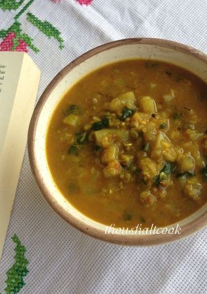 A picture of Moong Dal with lauki.