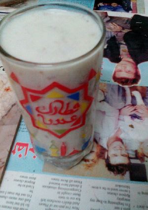 صورة لوصفة عصير الخوخ والتمر باللبن من اختراعي 👍🍹
