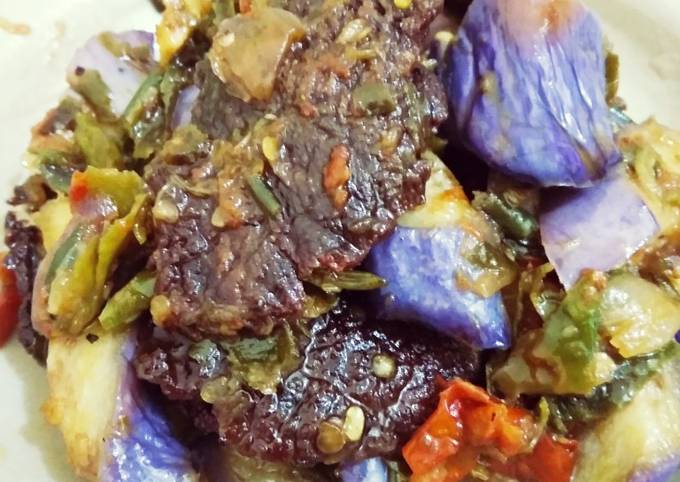 Langkah Mudah untuk Membuat Dendeng + terong balado cabe ijo Anti Gagal