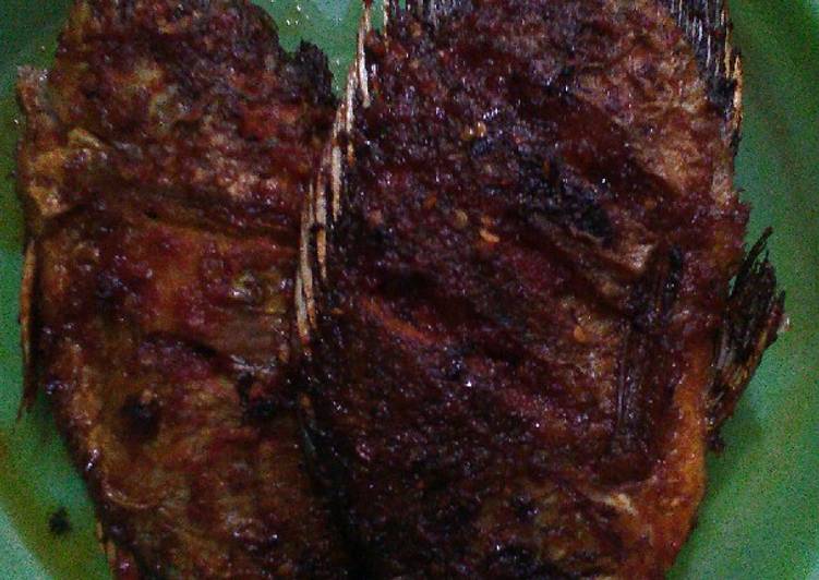Cara Gampang Menyiapkan Nila bakar pedas yang Lezat Sekali