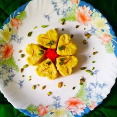 A picture of Kesar Pista Sondesh.