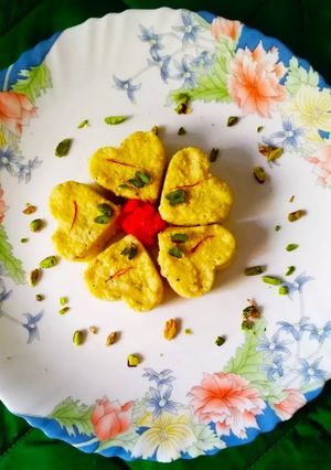 A picture of Kesar Pista Sondesh.