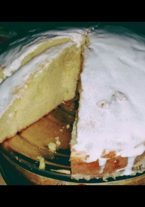 Una foto de Torta de limón y glasé de limón
