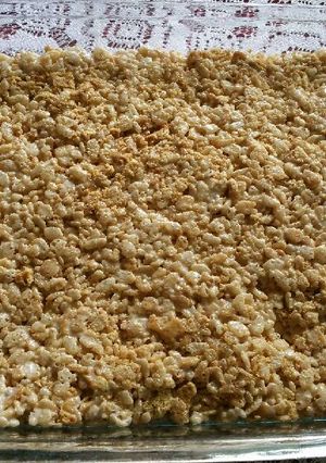 A picture of Maple Granola Rice Krispy Treats.