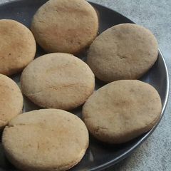 A picture of Wheat flour cookies very crispy.